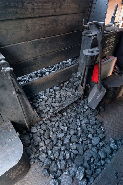 Disposition De Charbon De Bois Pour La Chaudi Re Vapeur Locomotive