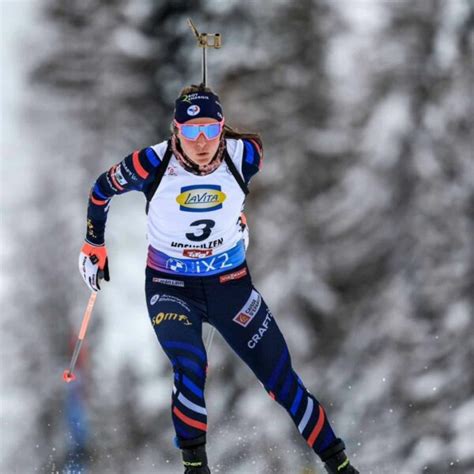 Biathlon Justine Braisaz Bouchet Remporte La Mass Start Et Fait Le Tripl