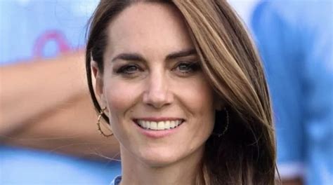 Kate Middleton Posa Filhos Em Homenagem A Rainha Lindos