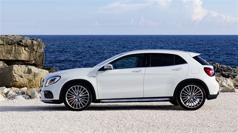 2018 Mercedes Amg Gla 45 4matic Color Cirrus White Side Caricos