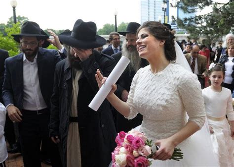 Hasidic Bride Jewish Wedding Ceremony Jewish Weddings Wedding