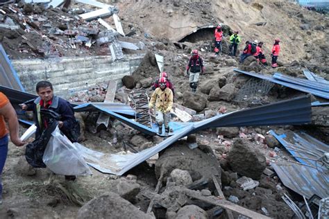 Ascienden A 17 Los Muertos Y A 72 Los Desaparecidos Por El Alud En