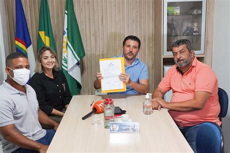 Prefeito assina Ordem de Serviço para instalação de iluminação Led em