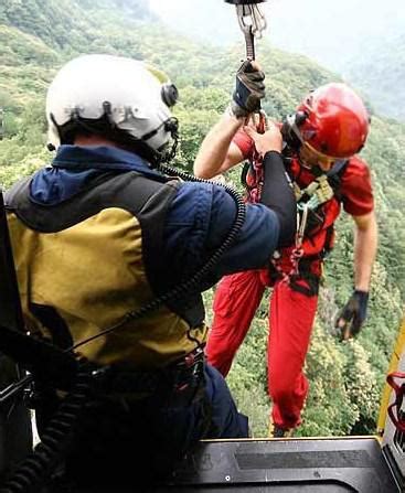 Incidente A Viano Muore Finendo Con Lauto In Una Scarpata