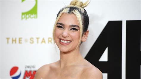 Dua Lipa Es Defenestrada Por Sus Fans Al Compartir Fotos De La Celebración De Su Cumpleaños