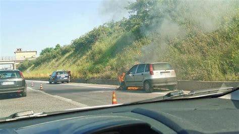 Incidente Sulla Pontina Un Auto Prende Fuoco Code E Disagi Latina Oggi