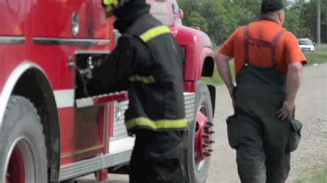 Firefighters Respond To Grass Fire Youtube