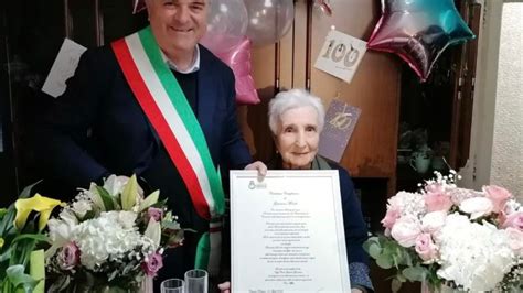 Capaccio Paestum Festeggia I 100 Anni Di Nonna Giovanna Il Giornale