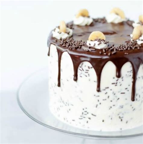 30 Delicious Dripping Cake Ideas Oozing With Icing Cool Crafts