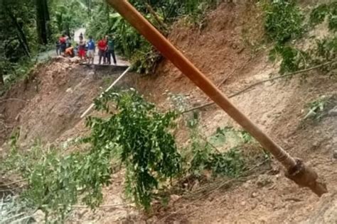 Jalan Amblas Lima Desa Di Tapteng Terisolir Metro Daily