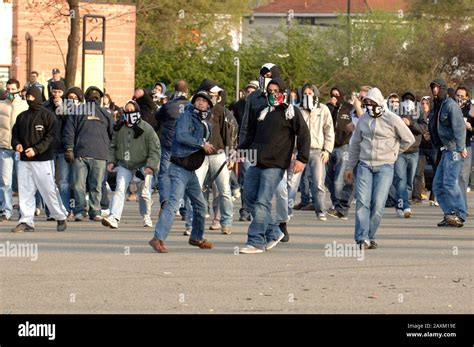 Les Fans De Football Juventus S Affrontent Avec Les Fans Et La Police