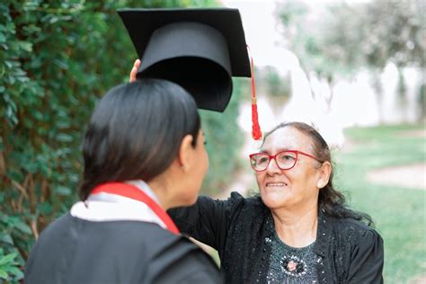 Sami Sesión de Graduación para Médico Cirujano TorresPhotoStudio