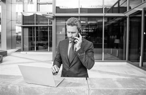 Premium Photo Successful Bearded Businessman In Formal Suit Working