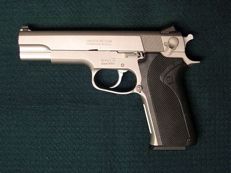 The Infamous Massive Smith And Wesson 10mm Too Much Gun For The FBI