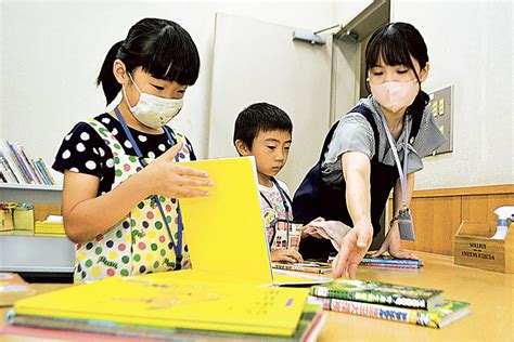 司書の仕事 小学生が1日体験 裾野・鈴木図書館｜あなたの静岡新聞