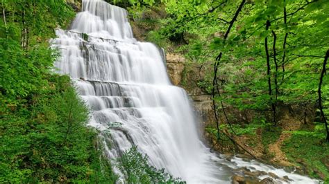 Découvrez La Beauté Naturelle De La Cascade Du Hérisson Hotel Dorleans