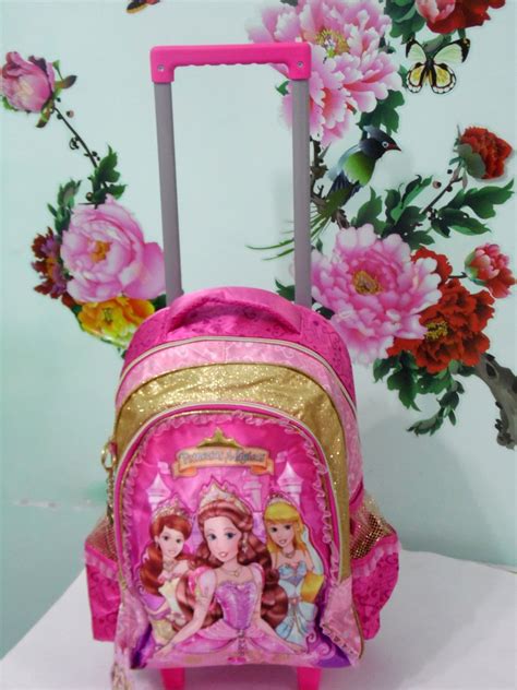 Mochila Escolar Infantil Princesas Rodinhas R 109 99 Em Mercado