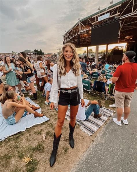 Country Concert Outfit Ideas Youll Want To Recopy Le Chic Street In