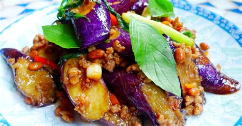 This Taiwanese Hakka Style Stir Fry Eggplants 九層塔茄子 With Pork And Basil It Taste Better Than