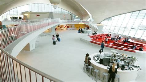 Take A Tour Of Jfk S Twa Hotel And The Connie A Bar Inside A 1950s Plane