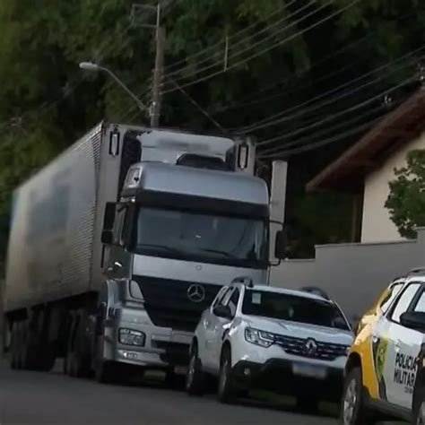 Carga De Toneladas De Salm O Roubada Em Santa Catarina Localizada