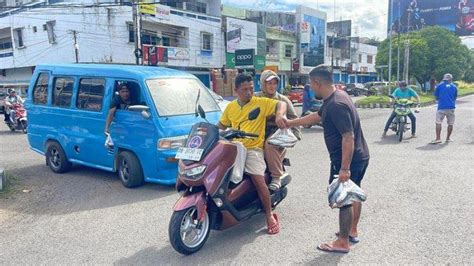 Terima Takjil Dalam Bentuk Ikan Segar Gratis Dede Warga Bitung