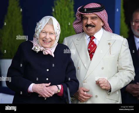 Queen Elizabeth Ii Left With The King Of Bahrain Hamad Bin Isa Al Khalifa During The