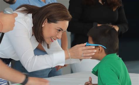 Fundación CLISA entrega lentes a menores de Casa de la Niñez y del