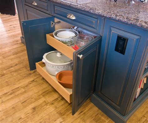 Base Roll Out Drawers - Traditional - Kitchen - Seattle - by Bellmont Cabinet Co. | Houzz