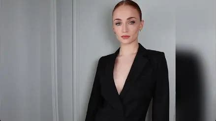 Sophie Turner habría olvidado a Joe Jonas Actriz fue captada besándose