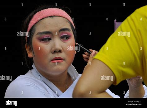 Chinese Opera Performers Prepare For A Show Stock Photo Alamy