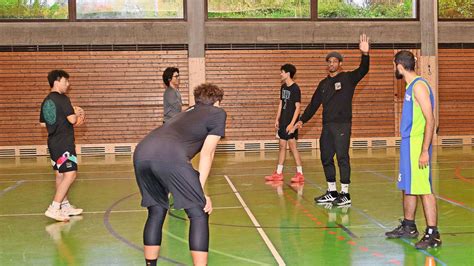 Black Forest Panthers K Nigsfelder Sch Ler Trainieren Mit Basketball