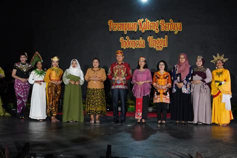 Sahli Yuas Elko Buka Gelar Seni Budaya Hari Perempuan Internasional