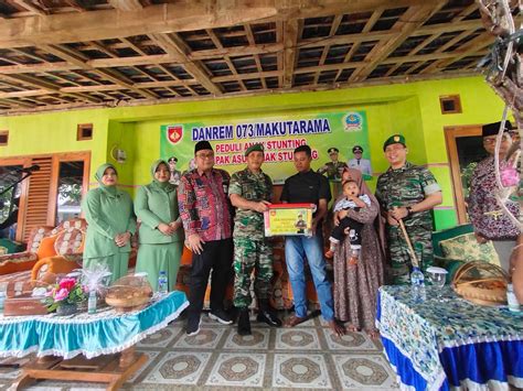 Danrem Makutarama Kunjungi Anak Asuh Stunting Di Rembang Seputar