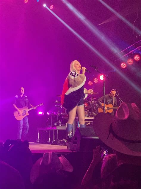 Gwen Stefani And Blake Blake Shelton Concert Concerts