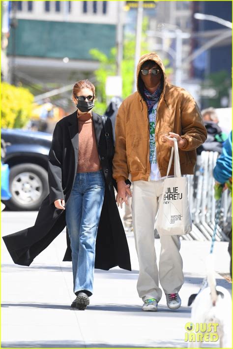 Kaia Gerber Jacob Elordi Hold Hands As They Enjoy Spring In New York