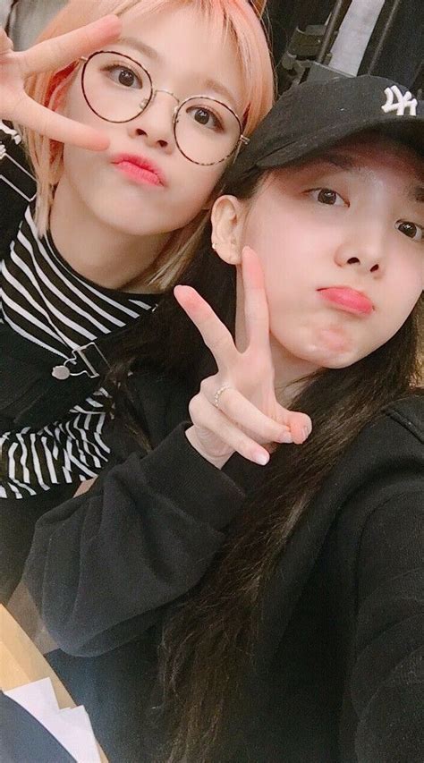 Twice 180412 Kiss The Radio Jeongyeon Nayeon ナヨン ジョンヨン Twice 画像