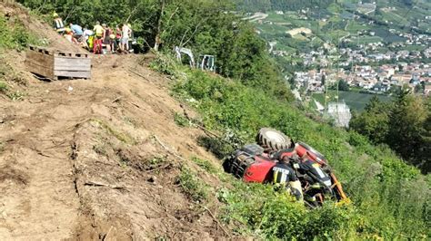 Schwerer Traktorunfall In V Llan J Hriger Bauer St Rzt Ber