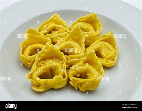 Tortellini burro e salvia fotografías e imágenes de alta resolución Alamy