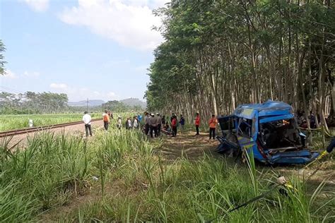 Cerita Di Balik Kecelakaan Ka Probowangi Vs Minibus Di Lumajang Saat