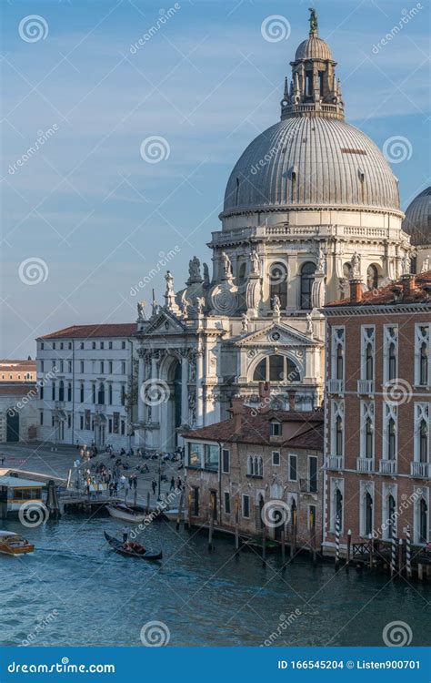 Paisajes Del Gran Canal Con G Ndolas En El R O En Venecia Italia