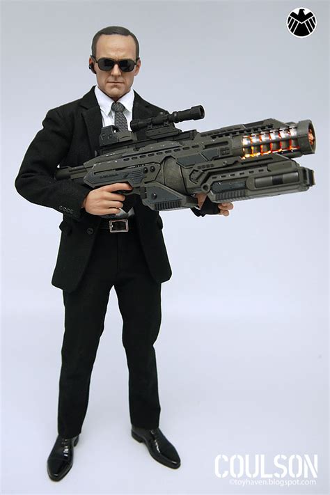 Toyhaven Looking Good Hot Toys The Avengers 12 Inch Agent Phil Coulson Collectible Figure