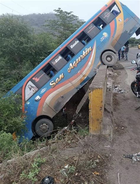 ManabÍ Cuarenta Heridos Deja Accidente De Un Bus Público Infórmate