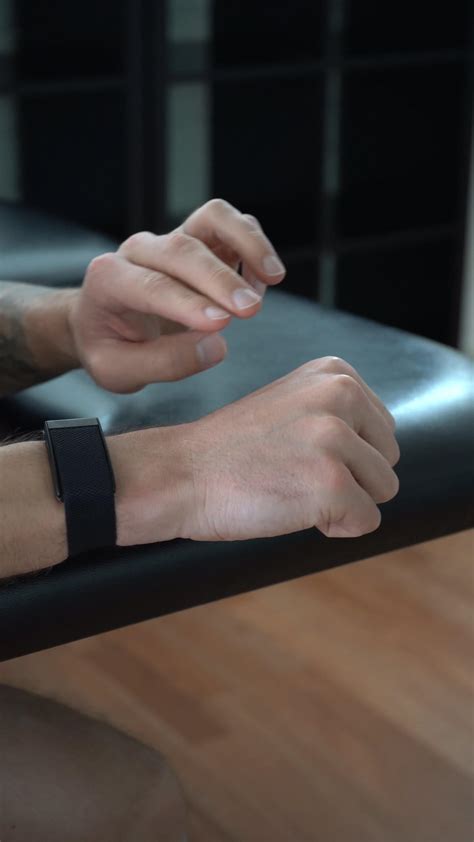 Wrist Extension Isometrics With Hand Resistance | 𝙏𝙝𝙚 𝙋𝙧𝙚𝙝𝙖𝙗 𝙂𝙪𝙮𝙨 | Online Physical Therapy