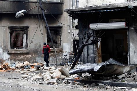 In Syrian City Of Homs War Does Not Feel Far Away The Washington Post