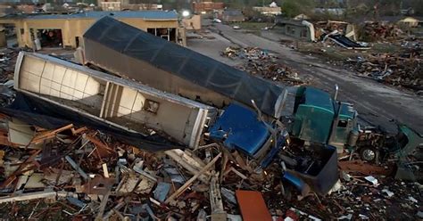 Tornadoja me 26 të vdekur në dy qytete Misisipi shpall gjendjen e