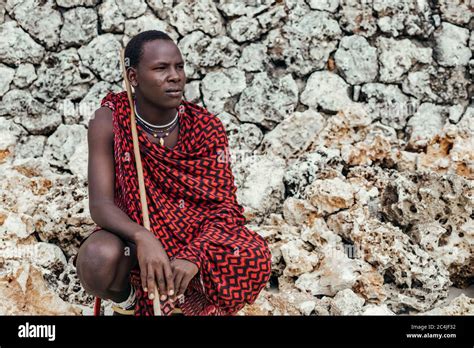 Maasai En Traje Tradicional En La Playa Fotograf As E Im Genes De Alta