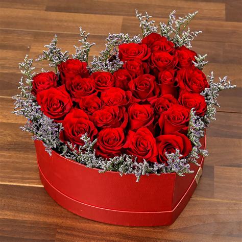 Online 25 Red Roses Heart Shaped Box T Delivery In Singapore Ferns