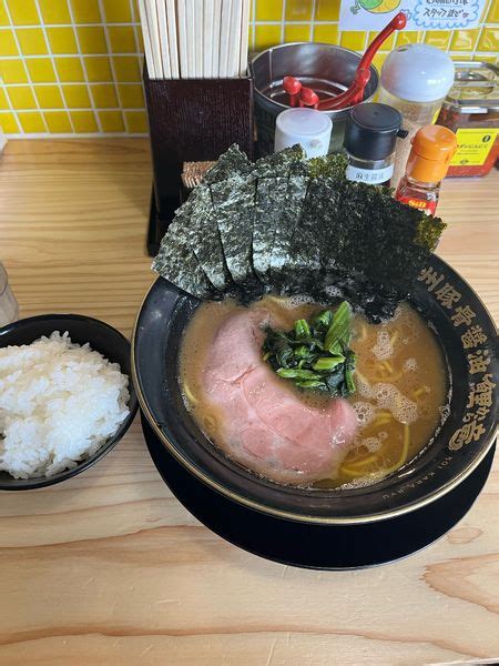 『豚骨醤油ラーメン海苔増し硬め濃いめ、ライス』九州豚骨醤油 鯉から竜のレビュー ラーメンデータベース