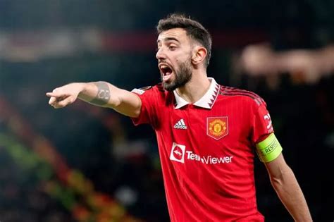 Bruno Fernandes Compared To Wayne Rooney After Man Utd Sacrifice Vs Barcelona Irish Mirror